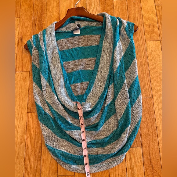 Women’s Teal And White Dots Top Small - Picture 5 of 6